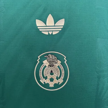 25-26 Maillot especial verde de México