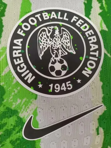 Maillot domicile du Nigeria, version joueur, n° 25-26