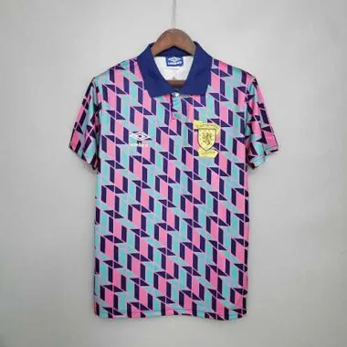1989/90: Deslocado à Escócia