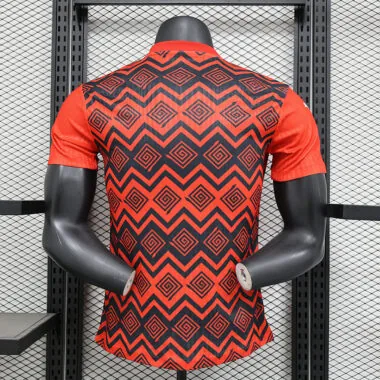 Maillot rouge de l'Égypte 2025, version joueur d'avant-match