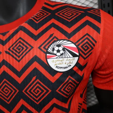Maillot rouge de l'Égypte 2025, version joueur d'avant-match
