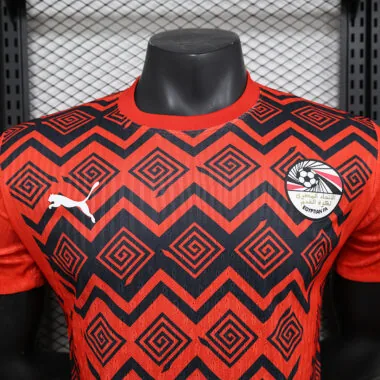 Maillot rouge de l'Égypte 2025, version joueur d'avant-match