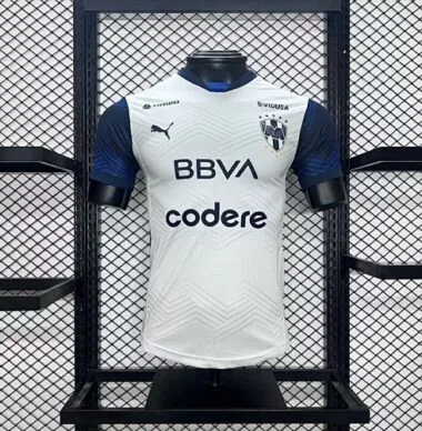 Camisa branca de jogador, versão para o jogo fora de casa em Monterrey, 24-25