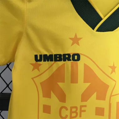 Equipación infantil local de Brasil de 1994
