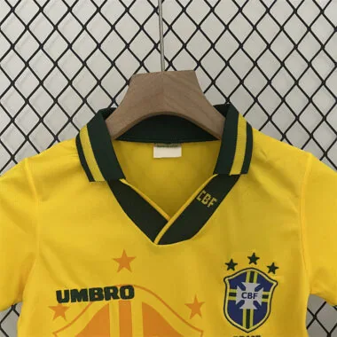 Equipación infantil local de Brasil de 1994