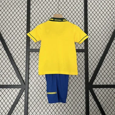Equipación infantil local de Brasil de 1994
