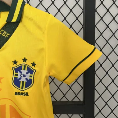 Equipación infantil local de Brasil de 1994