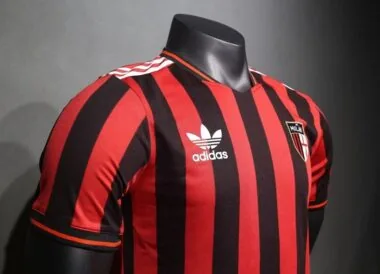 Maillot AC Milan modèle rétro, version joueur, 24-25