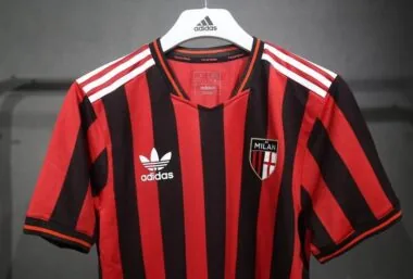 Maillot AC Milan modèle rétro, version joueur, 24-25