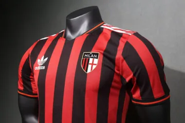 Maillot AC Milan modèle rétro, version joueur, 24-25