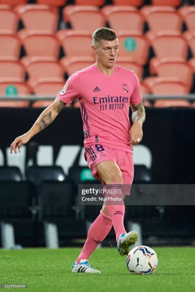 Maillot retro du Real Madrid 20-21 (version joueur) pour les matchs à l'extérieur
