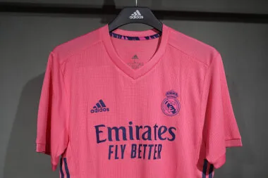Maillot retro du Real Madrid 20-21 (version joueur) pour les matchs à l'extérieur