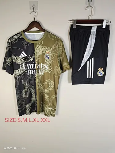 25-26 Divisa da allenamento del Real Madrid, colore oro e nero