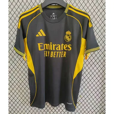 Camiseta edición especial negra y amarilla Real Madrid 2025/26