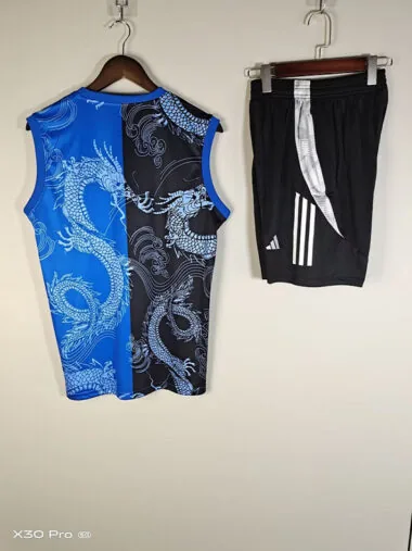 25-26 Completo con gilet blu e nero del Real Madrid