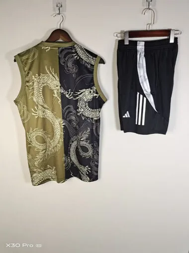 25-26 Completo con gilet rosa e nero del Real Madrid