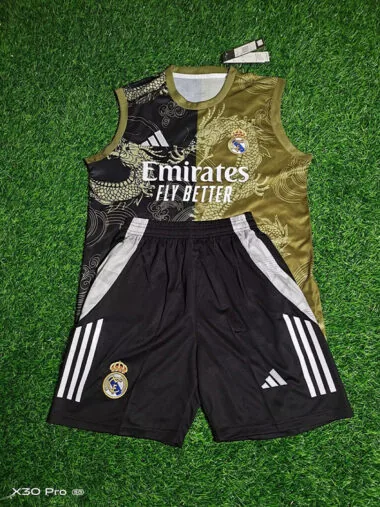 25-26 Completo con gilet rosa e nero del Real Madrid