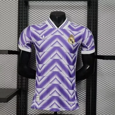 Camiseta morada versión jugador Real Madrid 2025/26