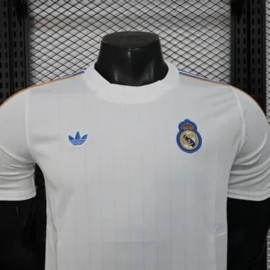 Camisola retro versão jogador Real Madrid 2025/26