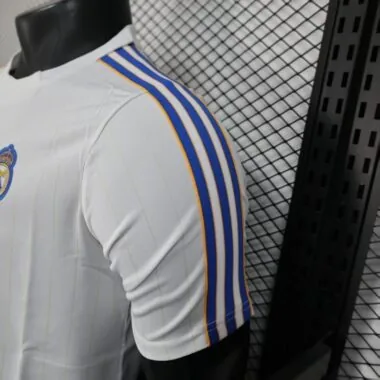 Camisola retro versão jogador Real Madrid 2025/26