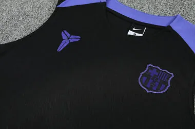 25-26 Barcelona : ensemble gilet noir et violet