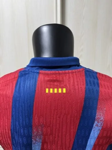Camisa do Barcelona n.º 25-26, versão para o quarto jogador fora de casa