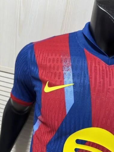 Camisa do Barcelona n.º 25-26, versão para o quarto jogador fora de casa