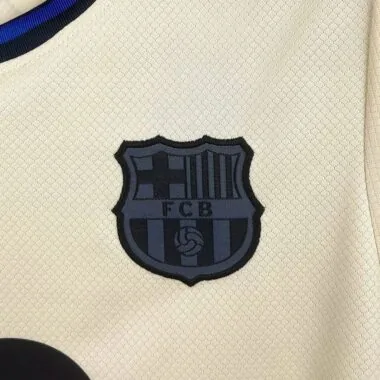 25-26 Barcelona beige kid kit
