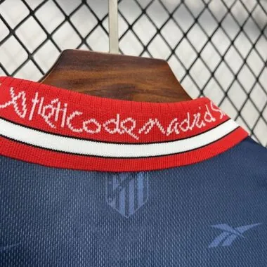 Camiseta retro de visitante del Atlético de Madrid de la temporada 98-99
