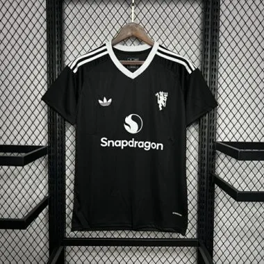 24-25 Manchester United black goalkeeper jersey