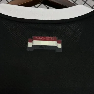 24-25 Manchester United black goalkeeper jersey