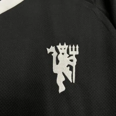 24-25 Manchester United black goalkeeper jersey