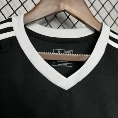 24-25 Manchester United black goalkeeper jersey