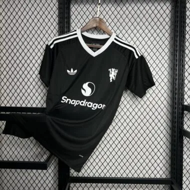 24-25 Manchester United black goalkeeper jersey