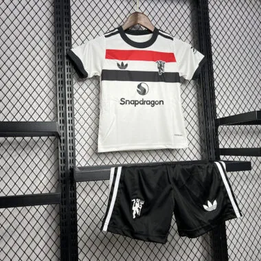 Equipamento infantil de terceiro jogo fora de casa do Manchester United 24-25
