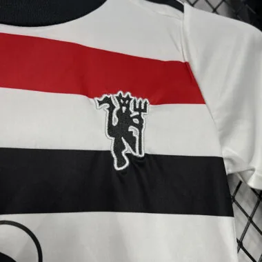 Equipamento infantil de terceiro jogo fora de casa do Manchester United 24-25