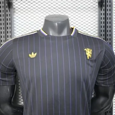 25-26 Manchester United Black Retro Model Player Version jersey