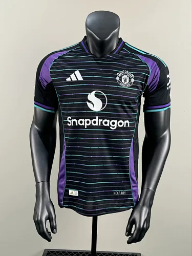 Maillot noir Manchester United n° 25-26, version spéciale joueur