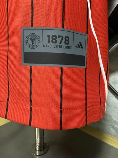 25-26 Manchester United red baseball player version jersey