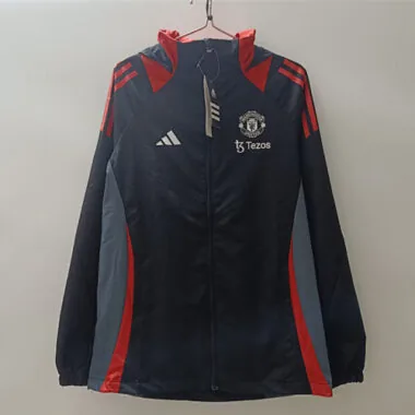 Casaco de vento preto do Manchester United