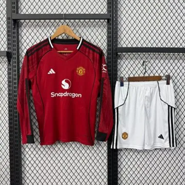 Equipa infantil de manga comprida do Manchester United para a época 2025/26 (jogo em casa)