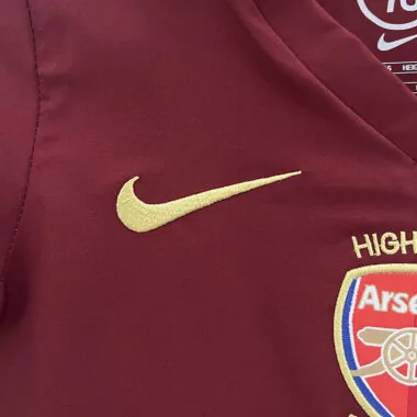 Equipación retro infantil del Arsenal para partidos en casa, temporada 05-06