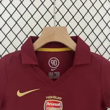 Equipación retro infantil del Arsenal para partidos en casa, temporada 05-06