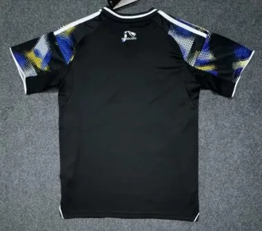 Camisa de futebol n.º 3 do Leeds United, 25-26