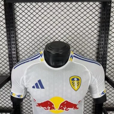 Camisa dos jogadores da equipa da casa do Leeds, n.º 25-26