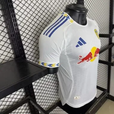 Camisa dos jogadores da equipa da casa do Leeds, n.º 25-26
