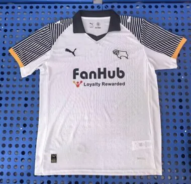 Camisa de futebol do Derby County para jogos em casa, n.º 25-26
