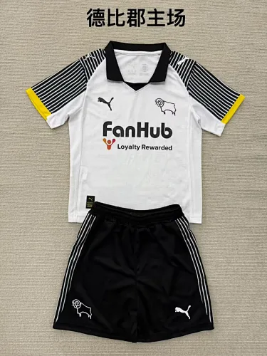 Equipamento infantil para jogos em casa do Derby County, 25-26
