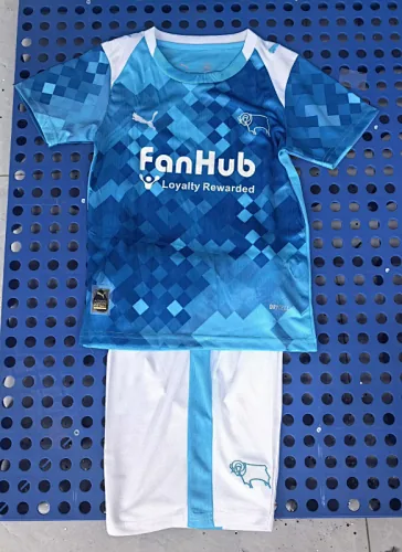Equipamento infantil de jogo fora de casa do Derby County, 25-26, terceiro