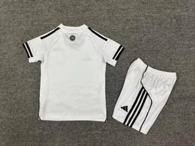Fulham 2025/26 Home Kids Kit (Size 16-28)